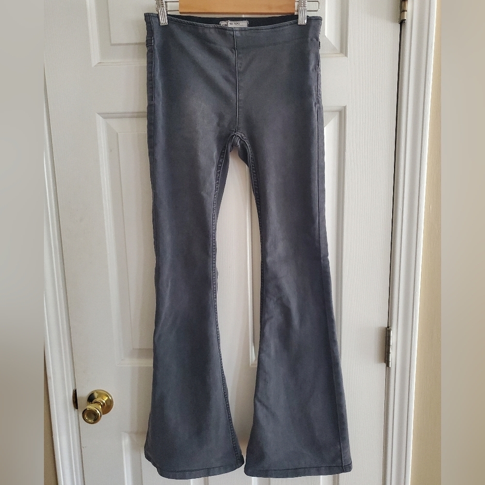 Free People Penny Pull on Flare jeans size women's 26 In Black Wash